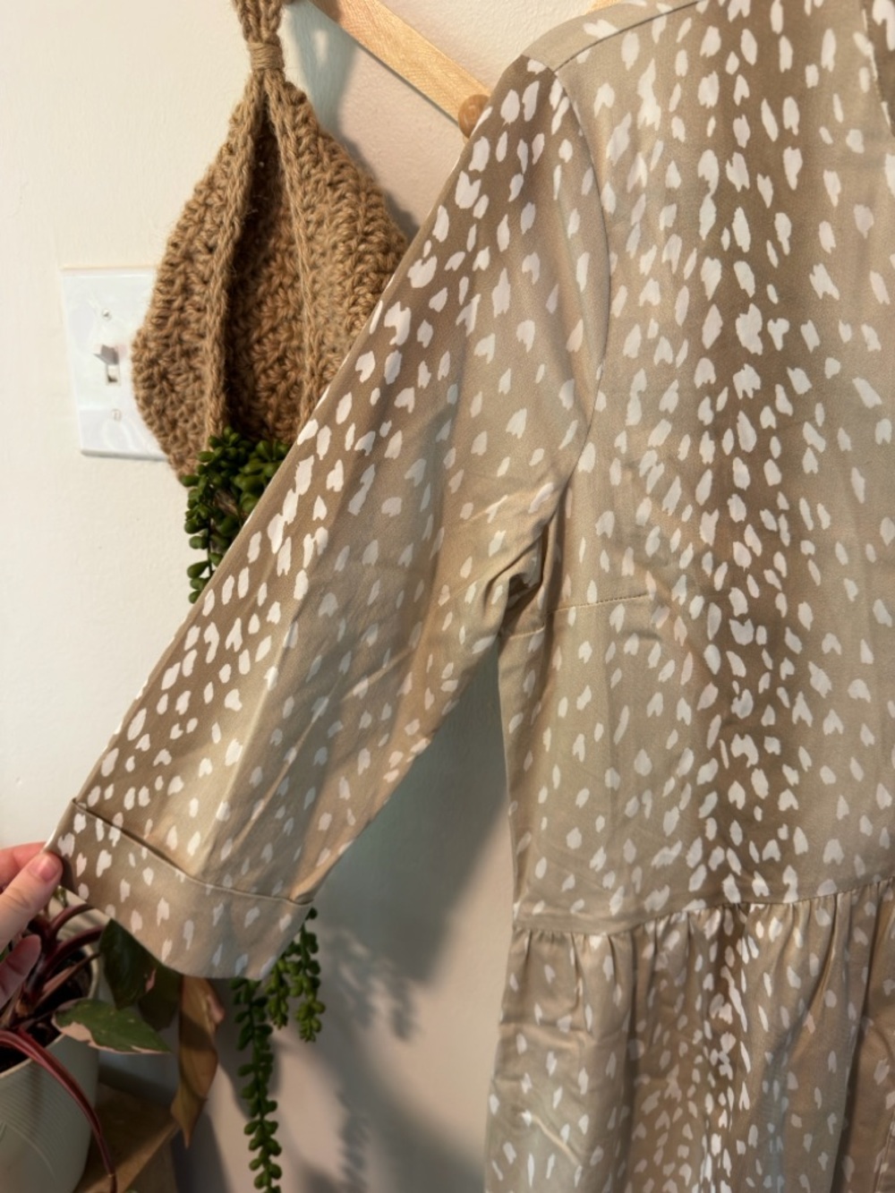Tuckernuck Antelope Royal Shirt Dress Size S Tan White Animal Print - Picture 5 of 7